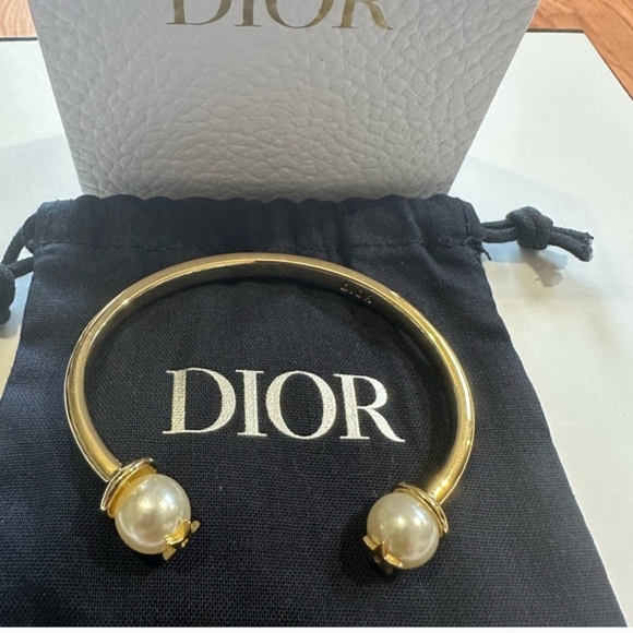Christian Dior Logo Pearl Tribales Bracelet With Box - Picture 13 of 14
